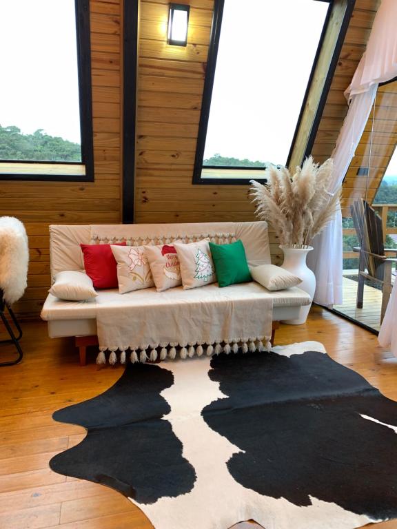 Χώρος καθιστικού στο Chalé Alto do Morro 2 - conforto e vista deslumbrante