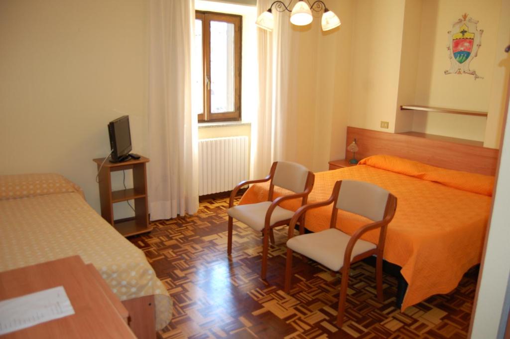 TV a/nebo společenská místnost v ubytování Hotel Delle Alpi