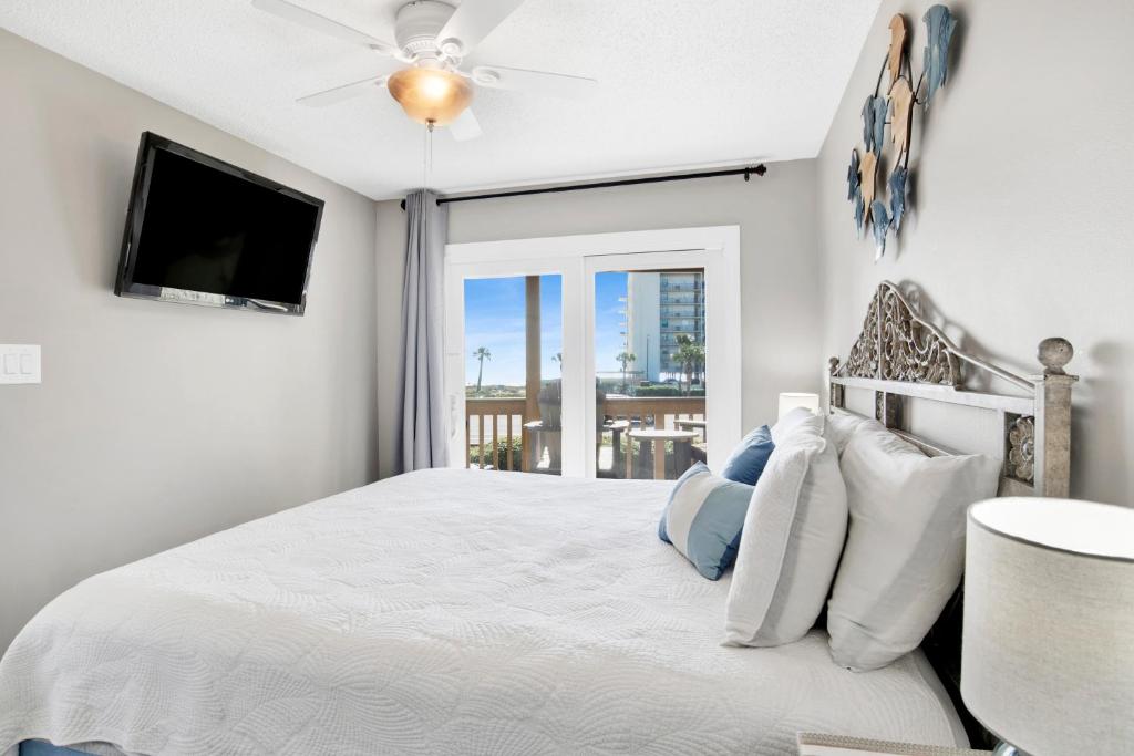 Postel nebo postele na pokoji v ubytování Lei Lani M119