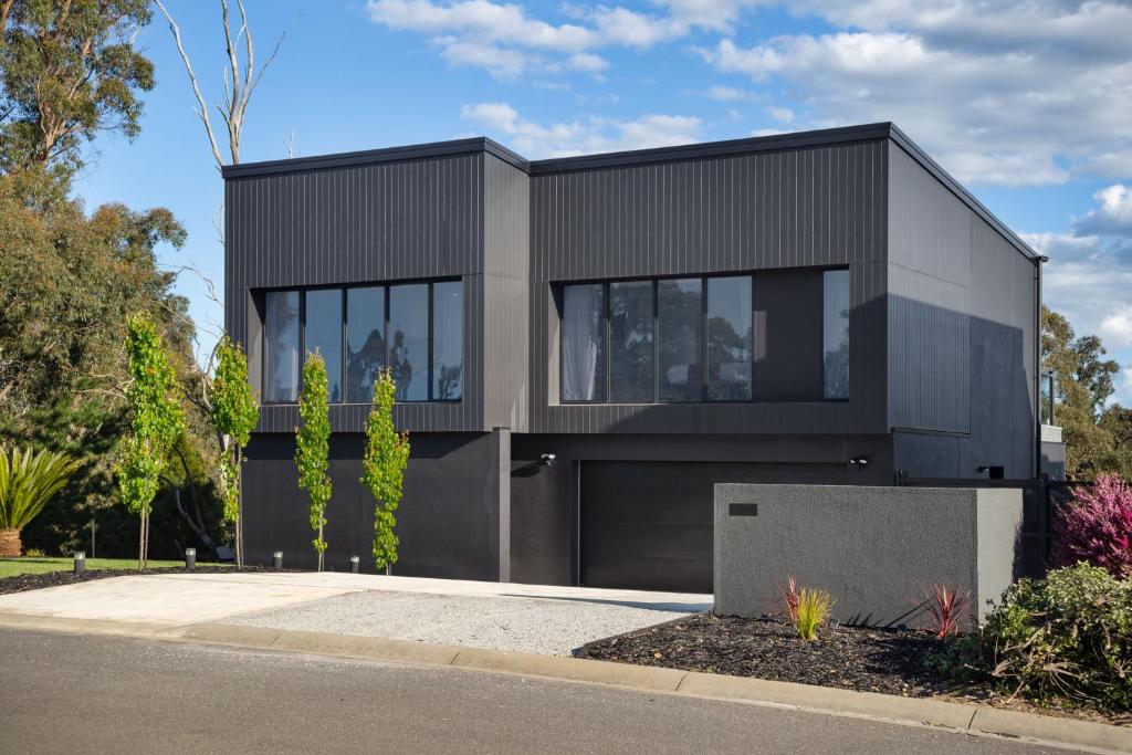 Το κτήριο όπου στεγάζεται  η παραθεριστική κατοικία