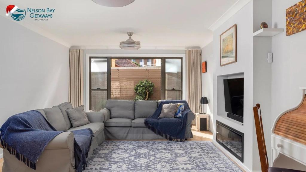 Гостиная зона в Tide and Tennis Retreat Nelson Bay