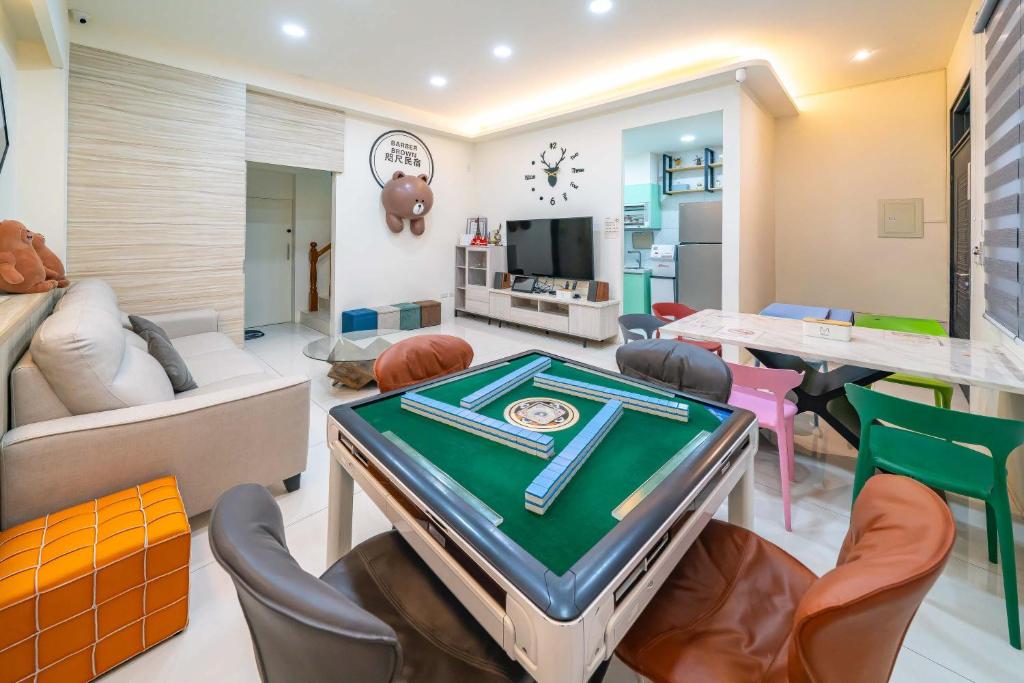 TV a/nebo společenská místnost v ubytování House of Near Boss