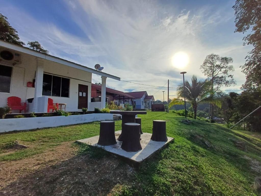 Κήπος έξω από το National Park Belebar Studio - Kuala Tahan