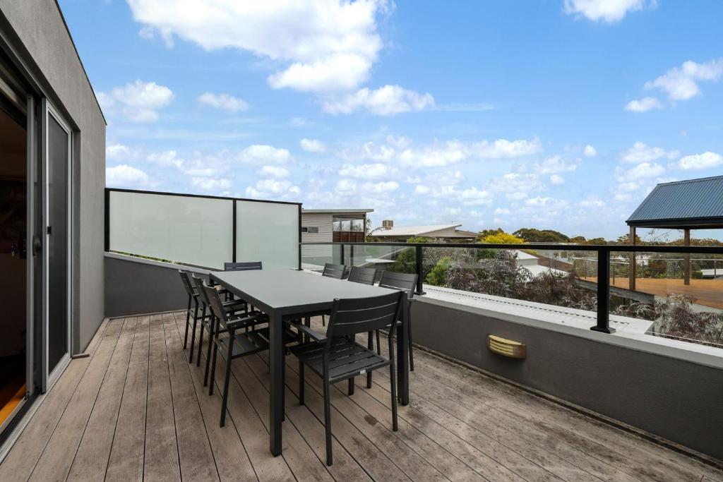 En balkon eller terrasse på Blue Tides Getaway