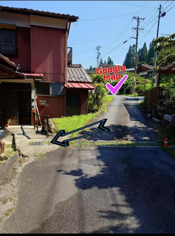 ulica ze znakiem na poboczu drogi w obiekcie Phuong`s house w mieście Kiso
