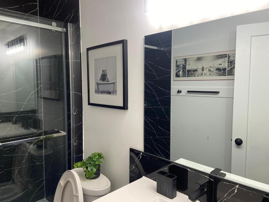 Phòng tắm tại The Loft Modern