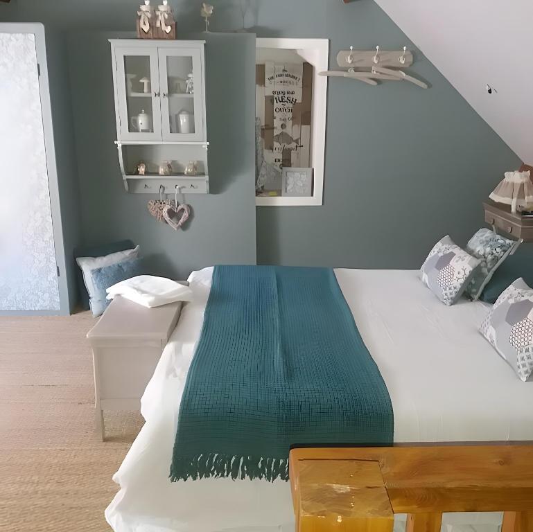 Ένα ή περισσότερα κρεβάτια σε δωμάτιο στο Le Clau Des Cerisiers