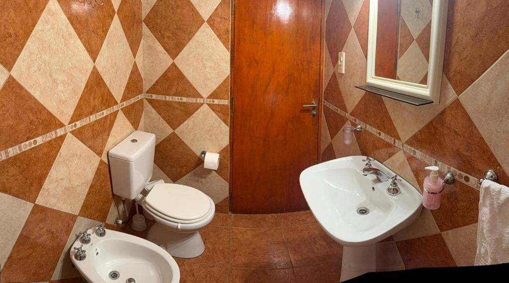 a bathroom with a toilet and a sink at Cabaña in Vaqueros