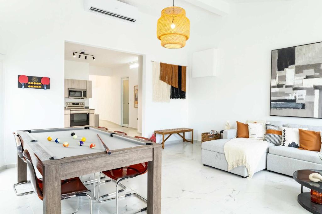 Η κουζίνα ή μικρή κουζίνα στο 3 Bed 2 Bath A8 Family House w Private Pool Dorado del Mar