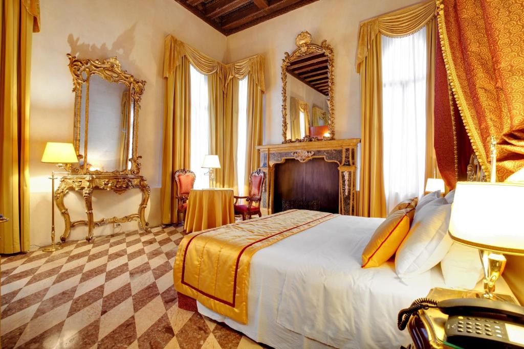 Postel nebo postele na pokoji v ubytování Hotel Donà Palace