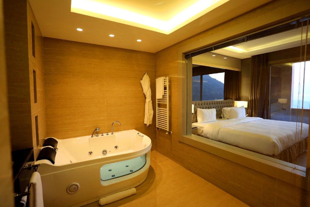 Mist Hotel & Spa - Superior Suite