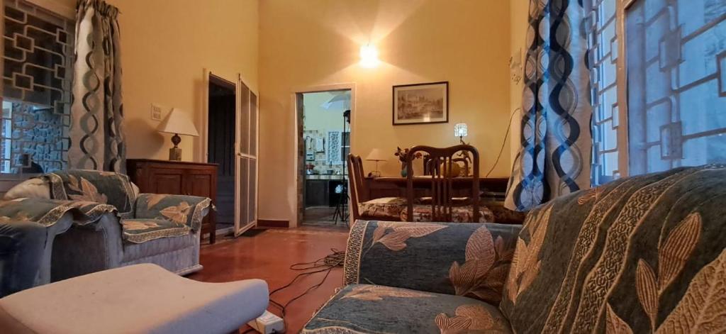 Χώρος καθιστικού στο Nadhiteera