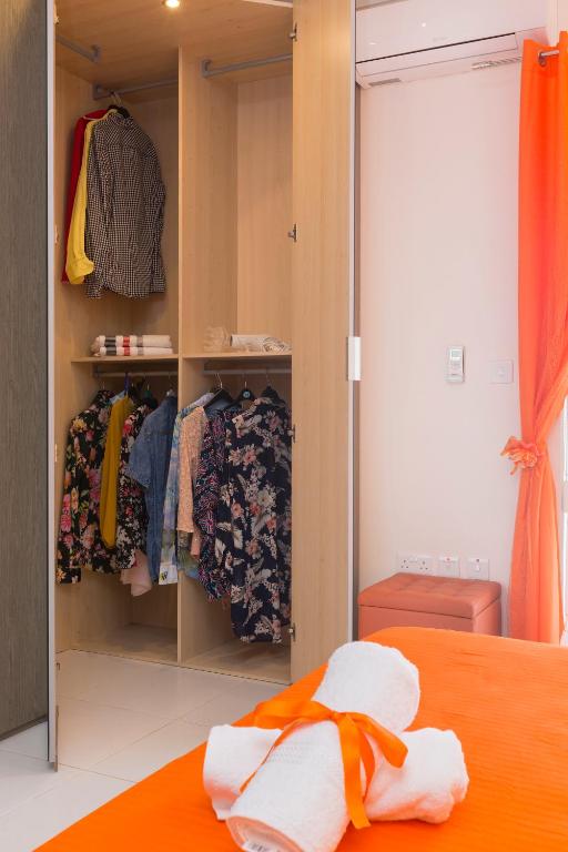 Postel nebo postele na pokoji v ubytování Marsascala 2 Bedroom Apartment close to Beach! HPI 6768