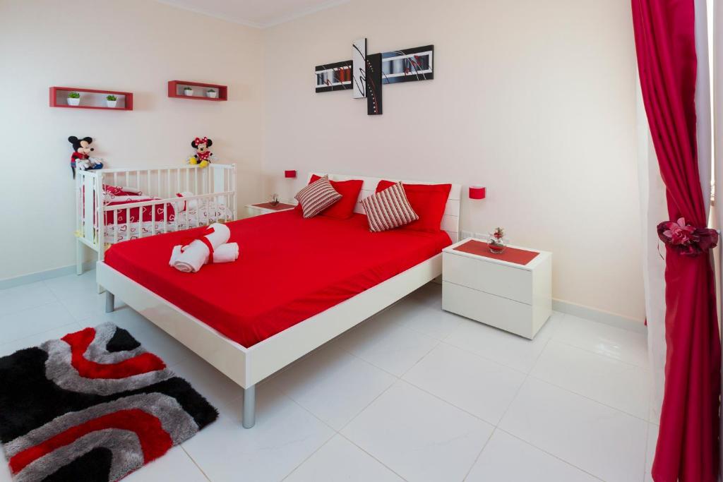 Postel nebo postele na pokoji v ubytování Marsascala 2 Bedroom Apartment close to Beach! HPI 6768