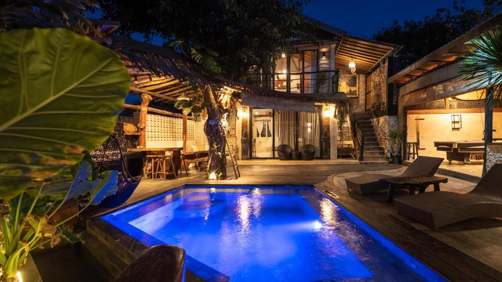 Swimmingpoolen hos eller tæt på Villa Sol-Tropical Modern 2 Bedroom Villa with sauna