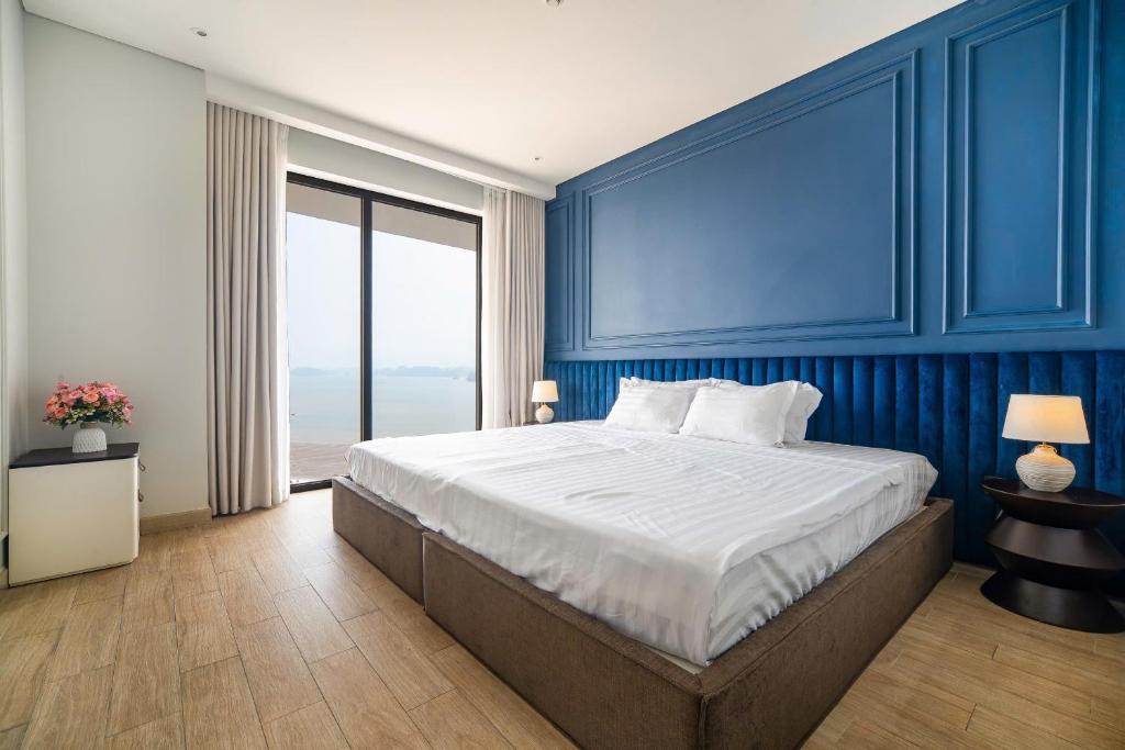 Coastal Charm Seafront Oceanview Apartment - 13