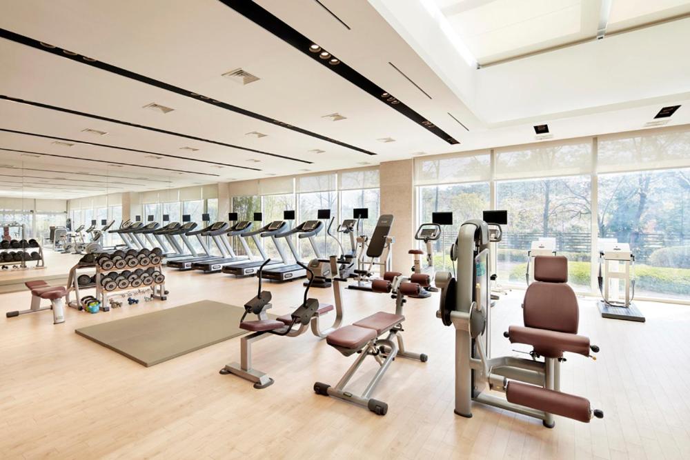 Fitness centrum a/nebo fitness zařízení v ubytování Rolling Hills Hotel
