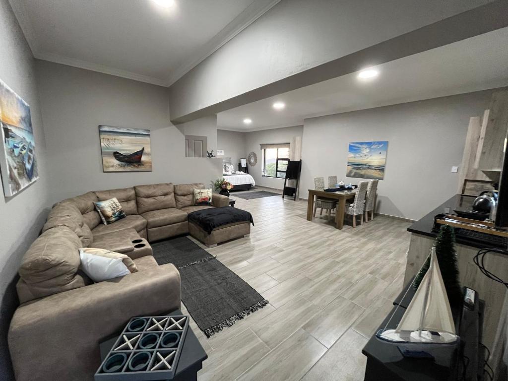 Χώρος καθιστικού στο Casa Paradiso, Expansive Apartment Paradise Beach