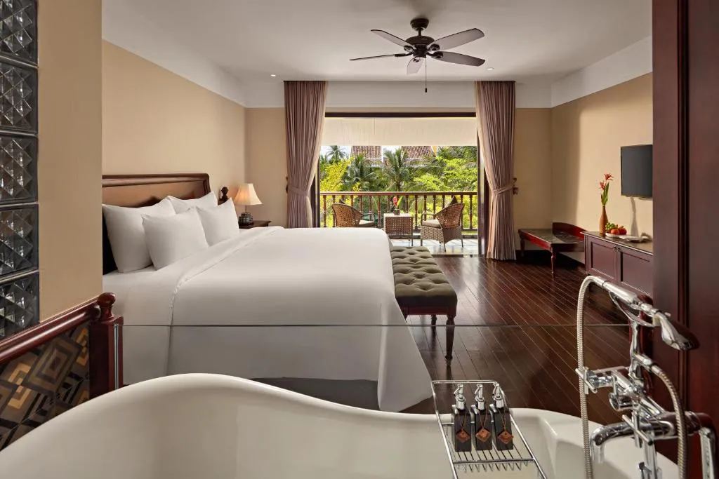 Junior Suite with Balcony - Club Wing