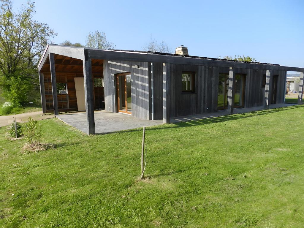 Το κτήριο όπου στεγάζεται  η παραθεριστική κατοικία