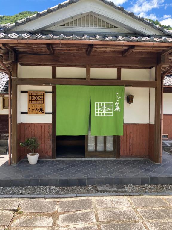 Το κτήριο όπου στεγάζεται  ο ξενώνας