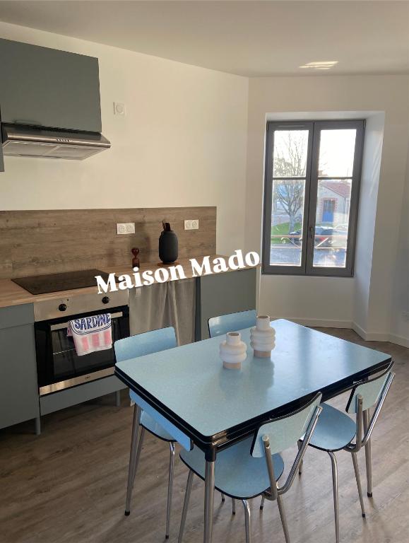 Majoituspaikan Maison Mado keittiö tai keittotila