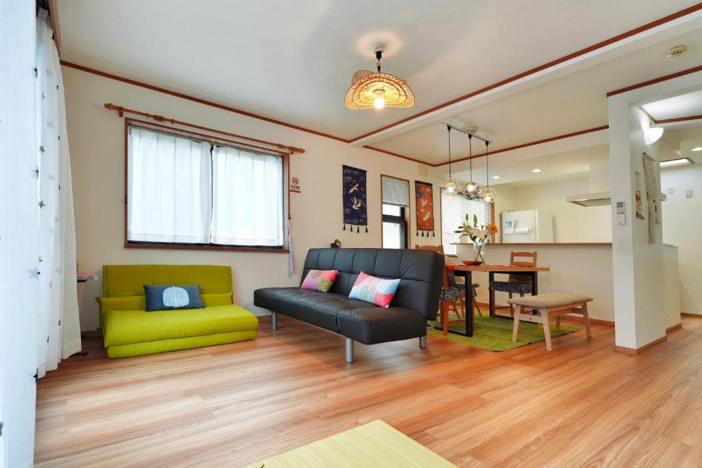 Posezení v ubytování Tokyo Tsuruga Villaー東京雅鶴