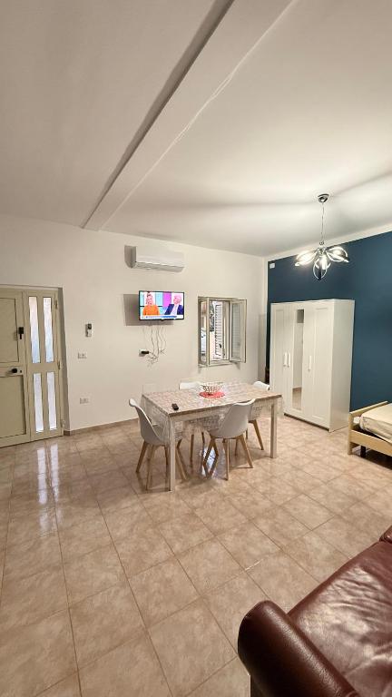a living room with a table and a couch at Loft Plaesano in Plaesano