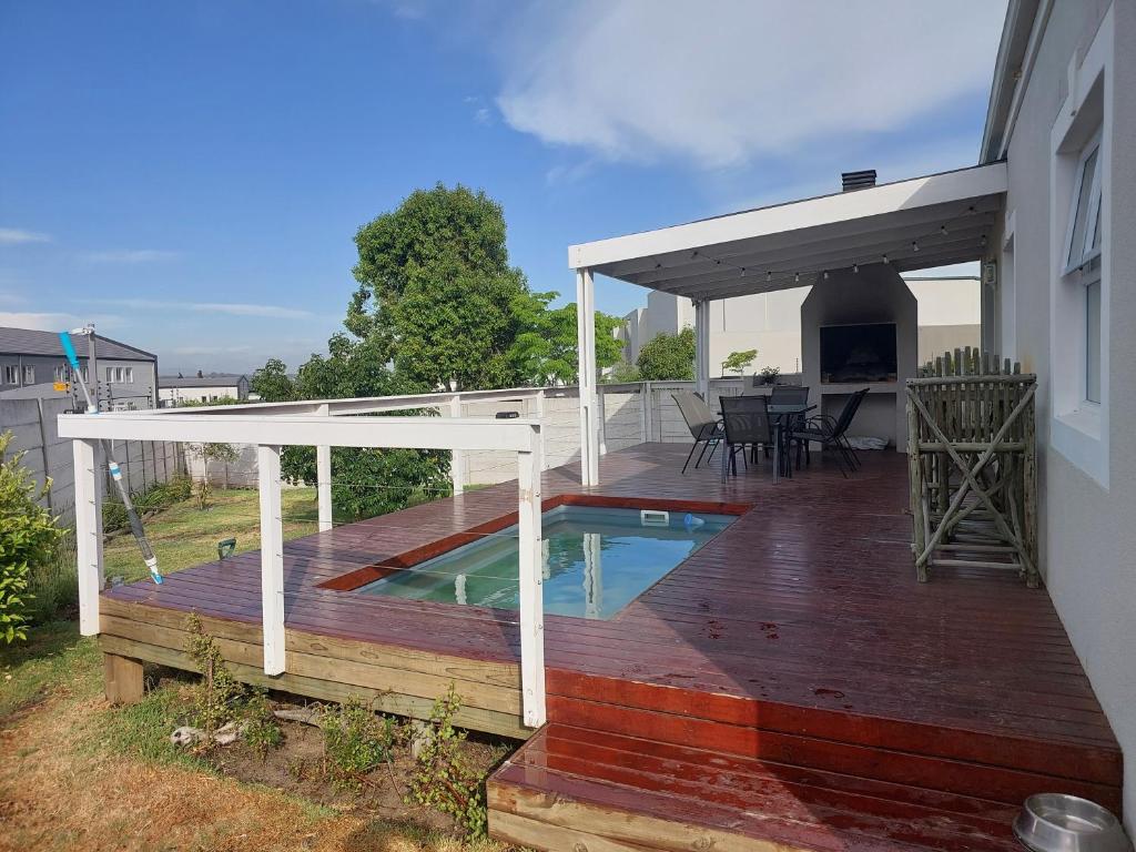 Bazén v ubytování Chelmsford close nebo v jeho okolí