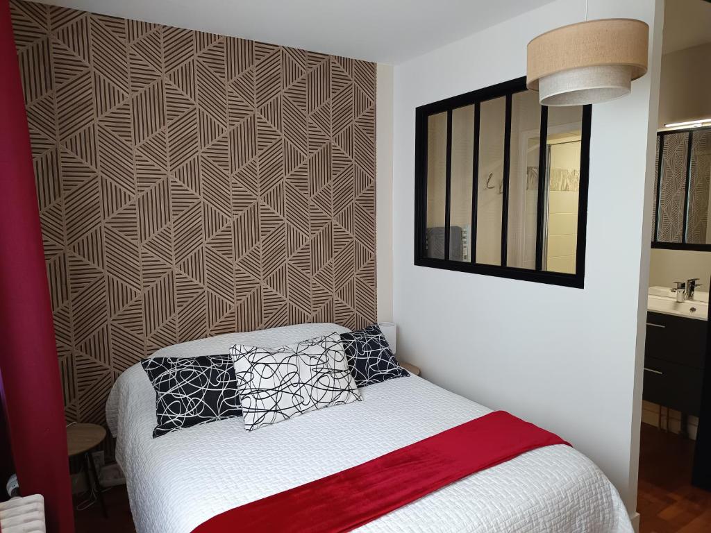 Ένα ή περισσότερα κρεβάτια σε δωμάτιο στο Suite parentale et cuisine