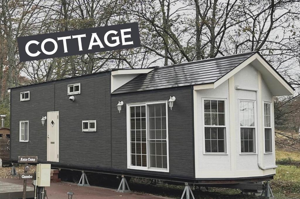 Budova, kde se kemp nachází