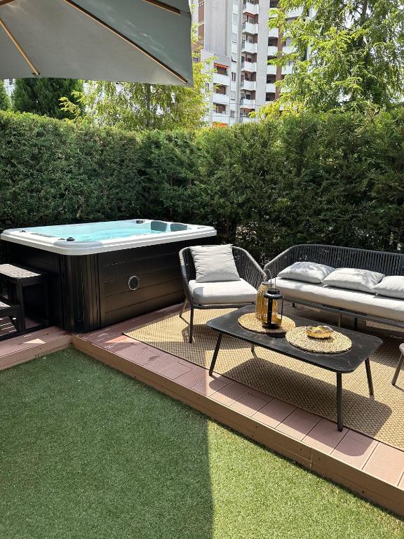 a small backyard with a hot tub and a table at Open Space - Garden & Jacuzzi in Milan