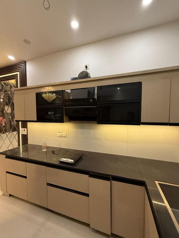 Η κουζίνα ή μικρή κουζίνα στο Lavish villa