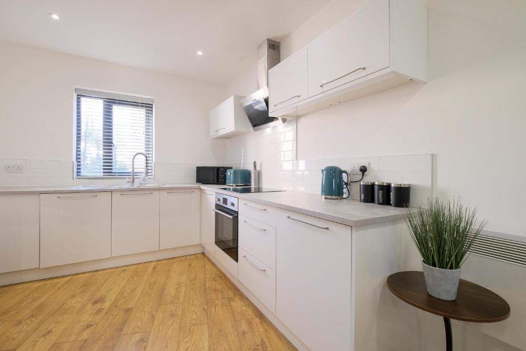 Nhà bếp/bếp nhỏ tại Modern Spacious Apartment, Free Parking, WiFi