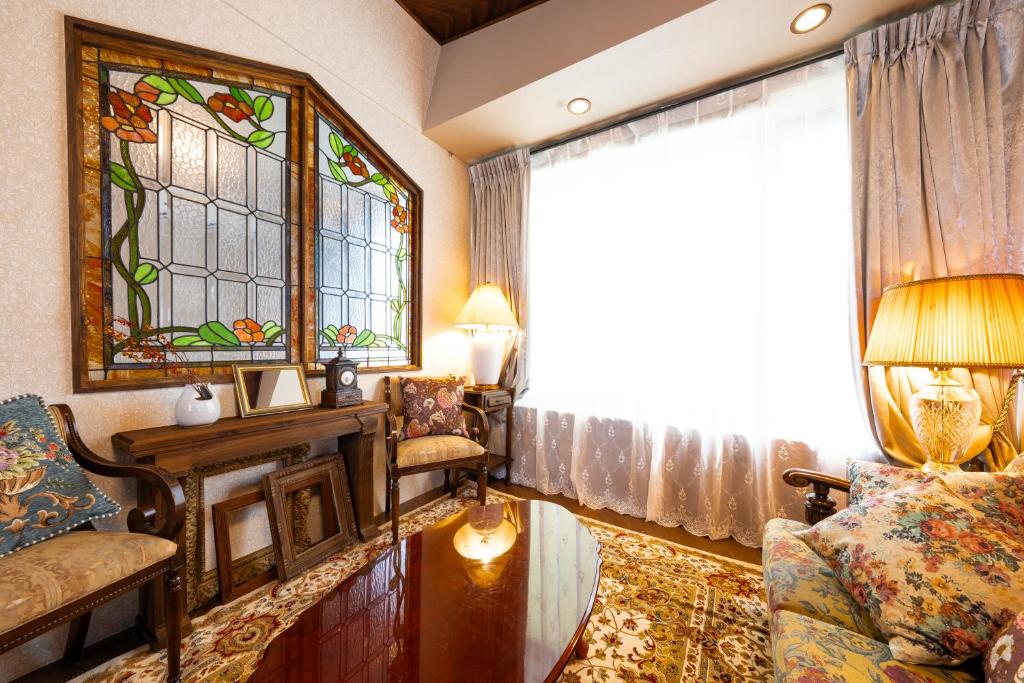 Meijo Roman Residence