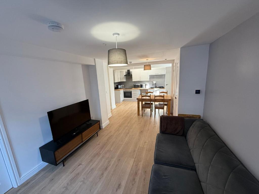 Η κουζίνα ή μικρή κουζίνα στο 3BR Flat Near Station