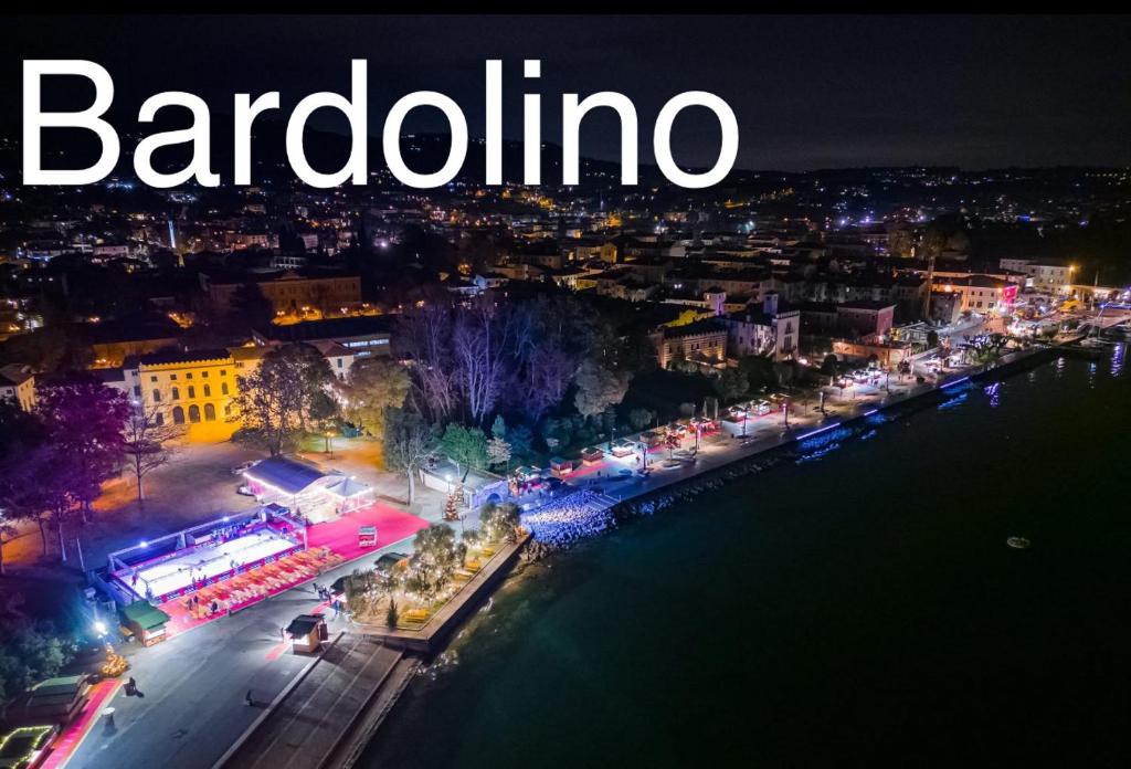 Γενική άποψη της πόλης Costermano ή θέα της πόλης από  αυτό το διαμέρισμα