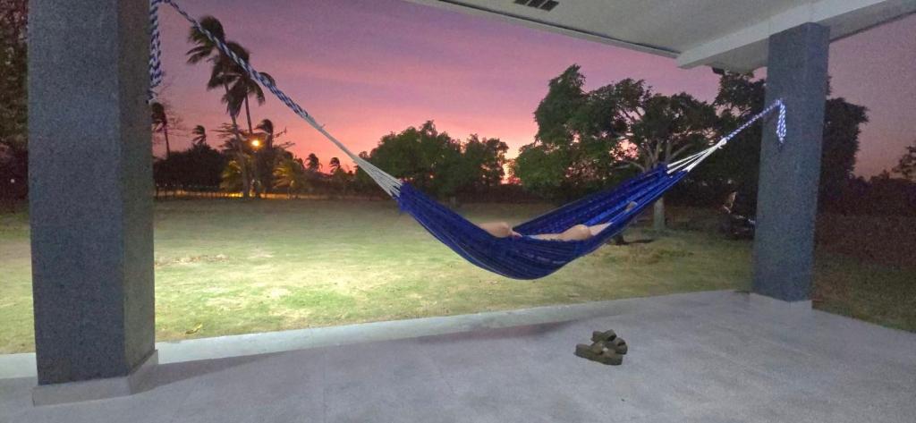 Η ανατολή ή δύση του ηλίου όπως φαίνεται από αυτή η παραθεριστική κατοικία ή από εκεί κοντά