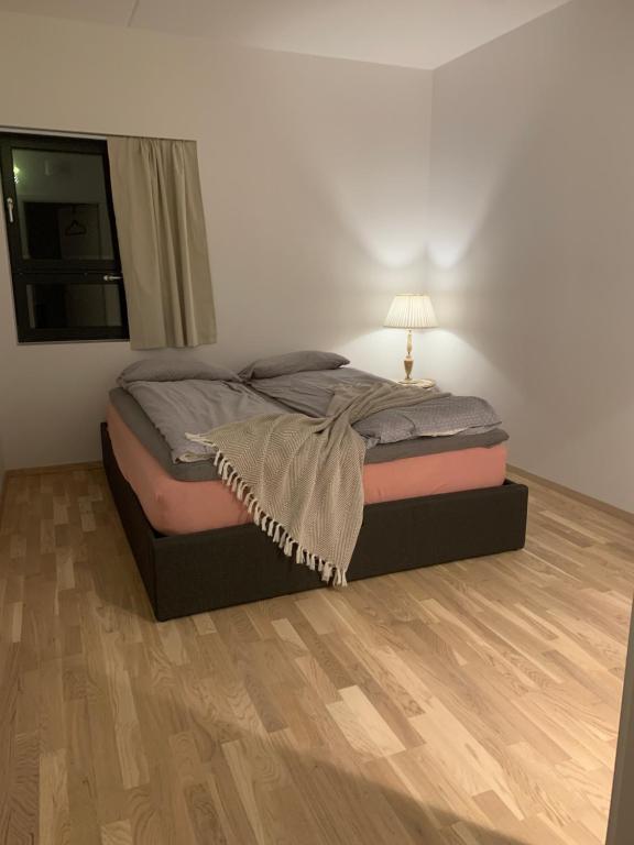 a bed in a bedroom with a wooden floor at Bedroom&ensuite in Moss