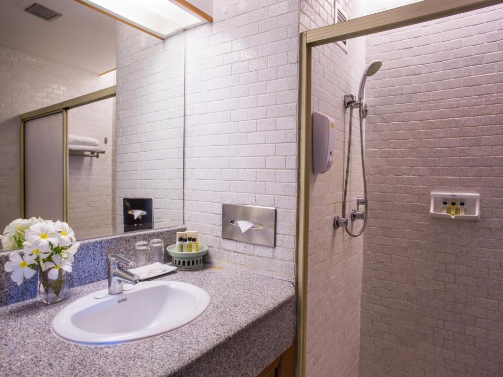 Koupelna v ubytování Sailom Hotel Hua Hin - SHA Extra Plus