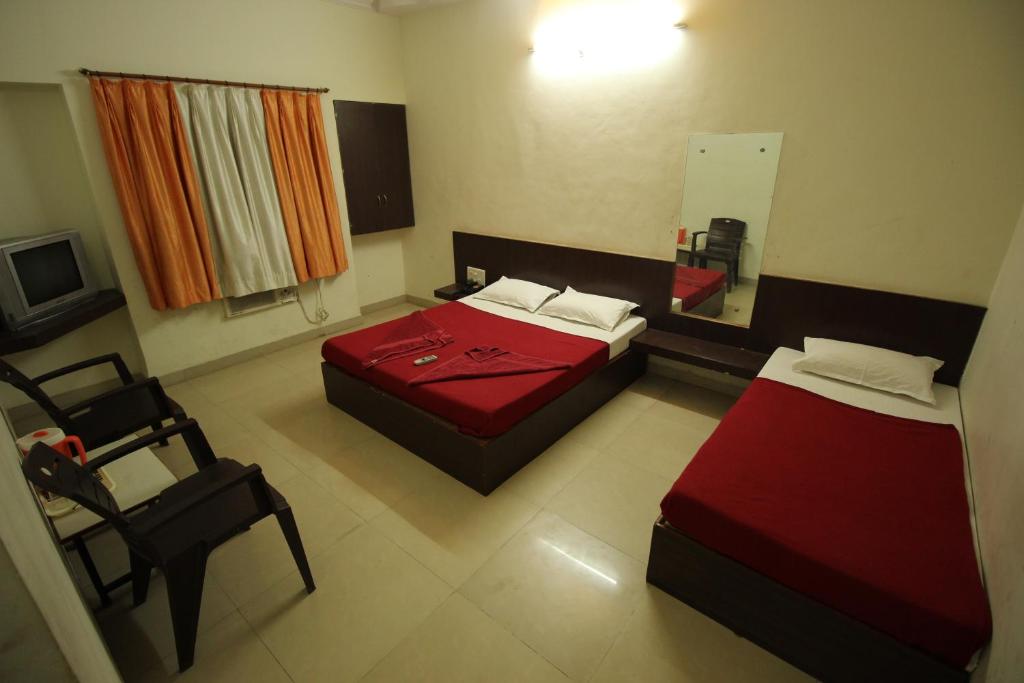Postel nebo postele na pokoji v ubytování Hotel Laxmi Palace Newly Renovated