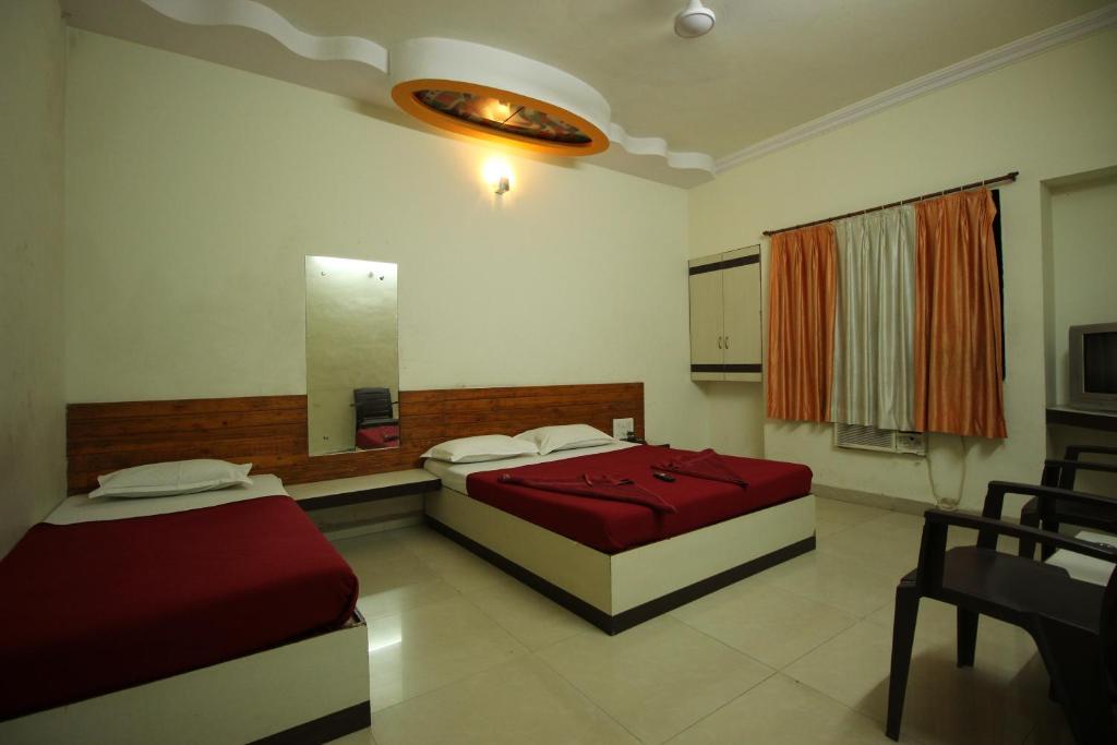 Postel nebo postele na pokoji v ubytování Hotel Laxmi Palace Newly Renovated