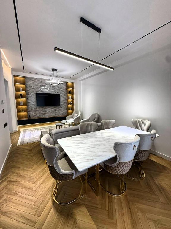 Μια τηλεόραση ή/και κέντρο ψυχαγωγίας στο Lambo Apartments