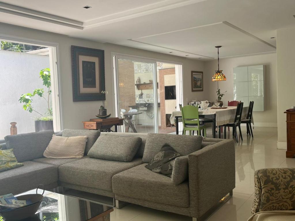 Гостиная зона в Ville Charme-praia dos amores, Balneário Camboriú