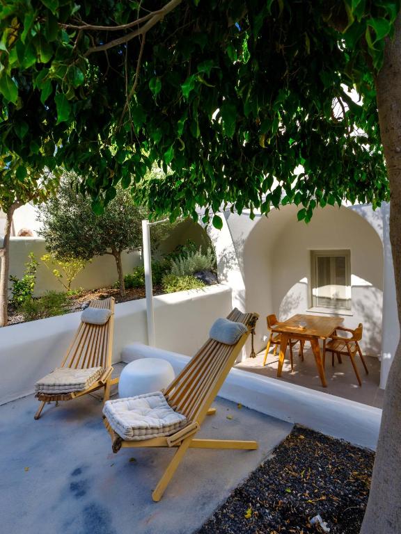 Oia Treasures Art Suites - 18