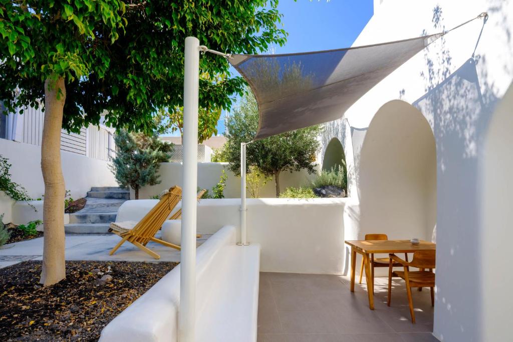 Oia Treasures Art Suites - 10