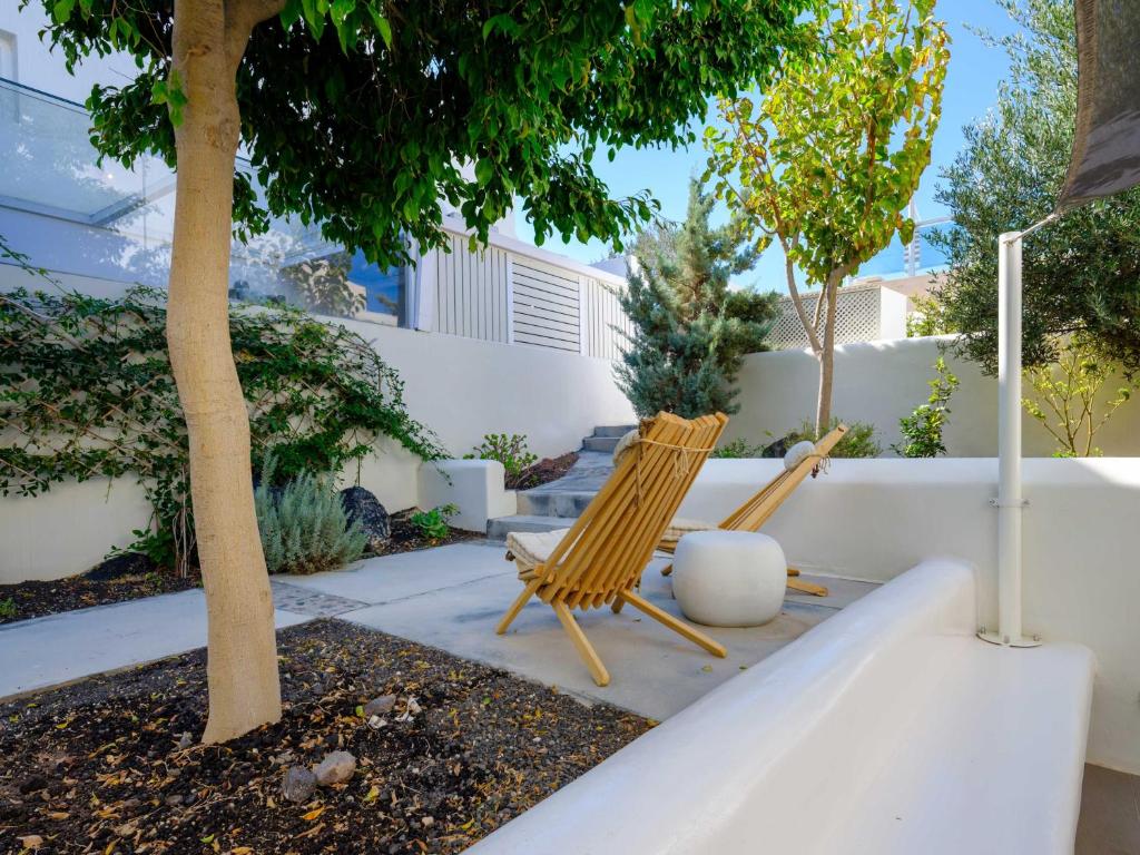 Oia Treasures Art Suites - 17