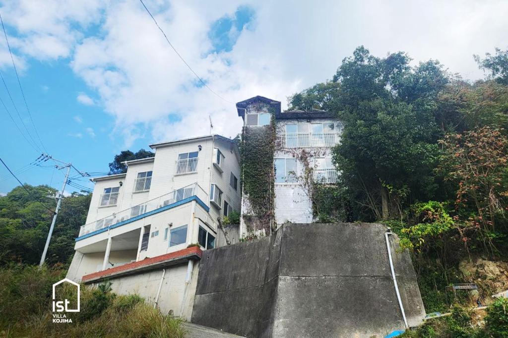 Το κτήριο όπου στεγάζεται  η βίλα