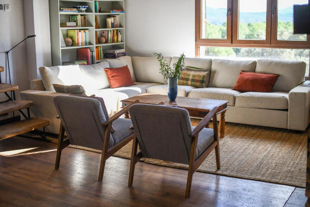 Khu vực ghế ngồi tại Casa Rural Las Corzas