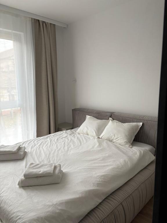 Postel nebo postele na pokoji v ubytování Adora Central Loft